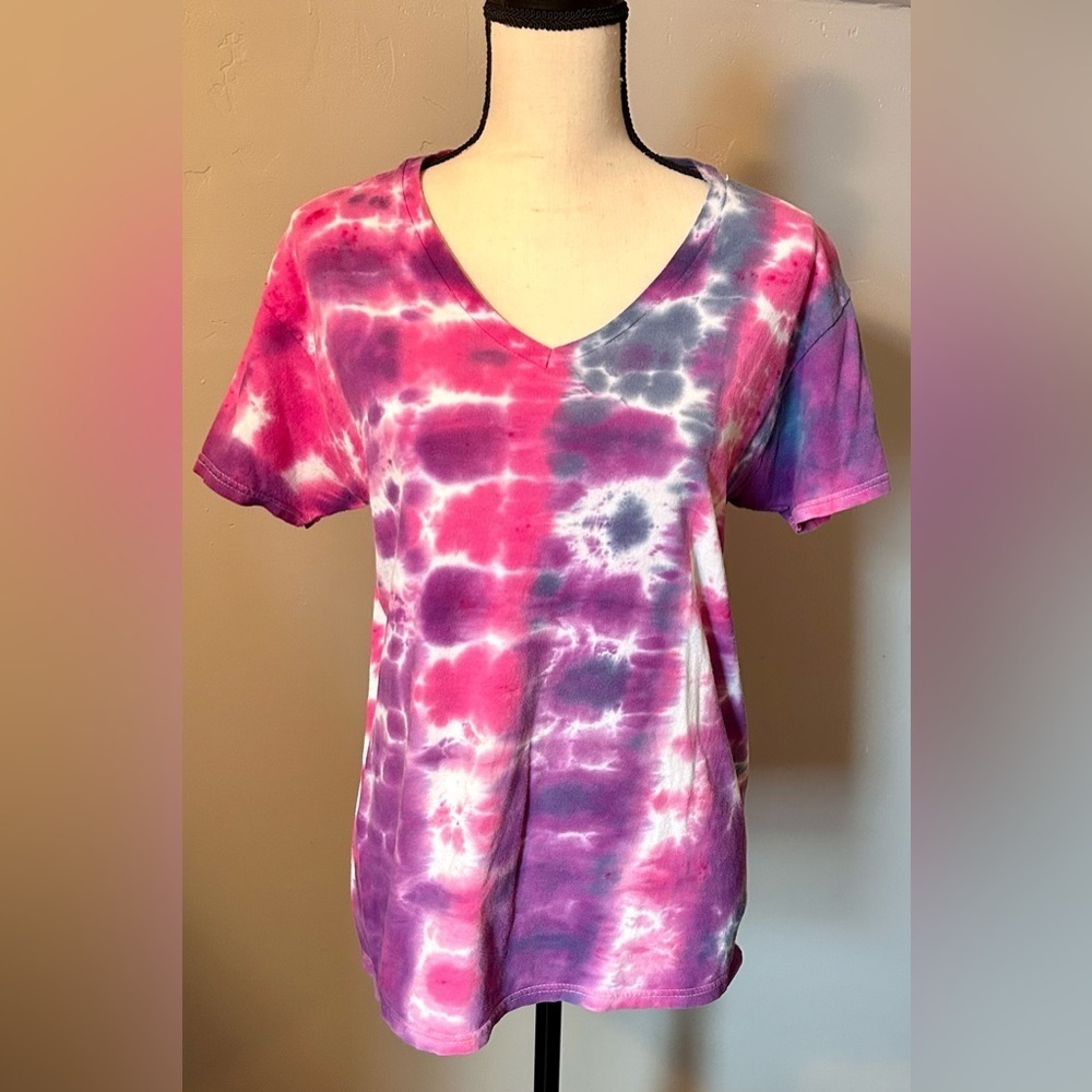 Purple Blue White Tie Dye V Neck Tee Handmade DIY Homemade Summertime